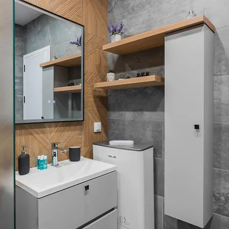 Fresh & Modern With Balcony By Flat Mаnager